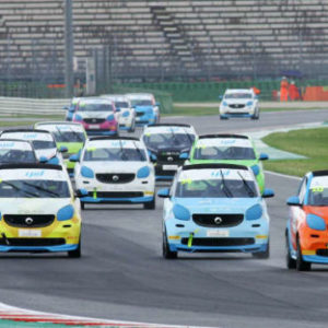 Alta tensione in pista, la smart e-cup arriva ad Adria: la lotta al titolo si fa elettrizzante!