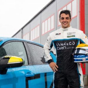 It's Santiago, go, go: Young gun Urrutia wins four-way shootout for Cyan Lynk & Co WTCR chance