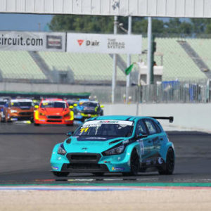 A MISANO FELICE JELMINI SALE SUL PODIO DEL TCR ITALY