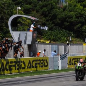 Rea takes commanding lights-to-flag WorldSBK Race 1 victory