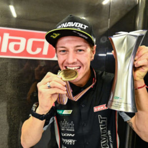 Dominique Aegerter verlängert mit Dynavolt Intact GP