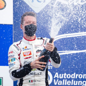 Primo successo di Fenici in casa a Vallelunga nella Carrera Cup