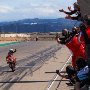 Bautista takes commanding Race 2 victory at MotorLand Aragon ahead of Rea