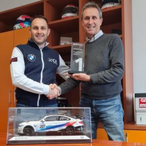 Fascicolo di nuovo in pista con BMW