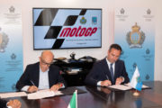 ORIZZONTE 2026: QUESTA MATTINA A SAN MARINO LE FIRME CHE RINNOVANO GLI ACCORDI TRA DORNA E I PROMOTORI DEL GRAN PREMIO DI SAN MARINO E DELLA RIVIERA DI RIMINI