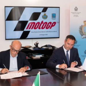 ORIZZONTE 2026: QUESTA MATTINA A SAN MARINO LE FIRME CHE RINNOVANO GLI ACCORDI TRA DORNA E I PROMOTORI DEL GRAN PREMIO DI SAN MARINO E DELLA RIVIERA DI RIMINI