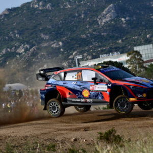 Neuville in testa nel primo giorno del Rally Italia Sardegna