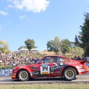 SECONDA TAPPA, DI GIORNO, A RALLYLEGEND: SPETTACOLO, AGONISMO E UNA FOLLA ENORME