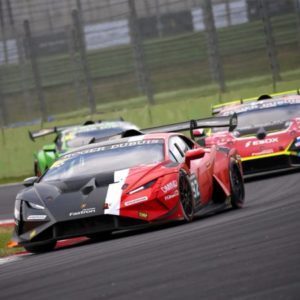 Villorba Corse "batte 5" nel Lamborghini Super Trofeo a Vallelunga