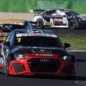 MISANO RACING WEEKEND: PELATTI, TARTABINI, BETTINI E VALLI SONO I CAMPIONI 2023 DEI CAMPIONATI PNK MOTORSPORT