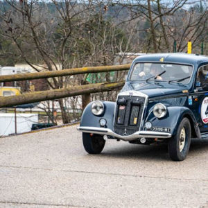 Lorenzo e Mario Turelli su Lancia Aprilia vincono la Coppa Città della Pace. In evidenza la Scuderia Castellotti.