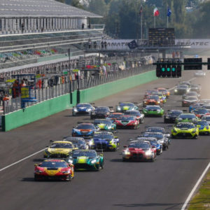 Doppietta BMW e podio Ferrari nella 3 ore di Monza davanti a oltre 35.000 spettatori