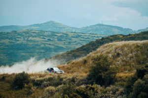 Alessandro ed Emiliano Tinaburri in testa dopo la prima tappa del Sardegna Rally Raid, la manifestazione che ha riportato auto e moto nella stessa gara che in Italia mancava da quarant'anni